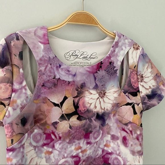 Pretty Little Liars by Aeropostale Floral Top - Picture 4 of 8